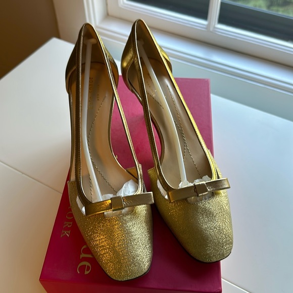 Kate Spade “Donna” Gold Lame Kitten Heel Pump, size 8 - Picture 1 of 4